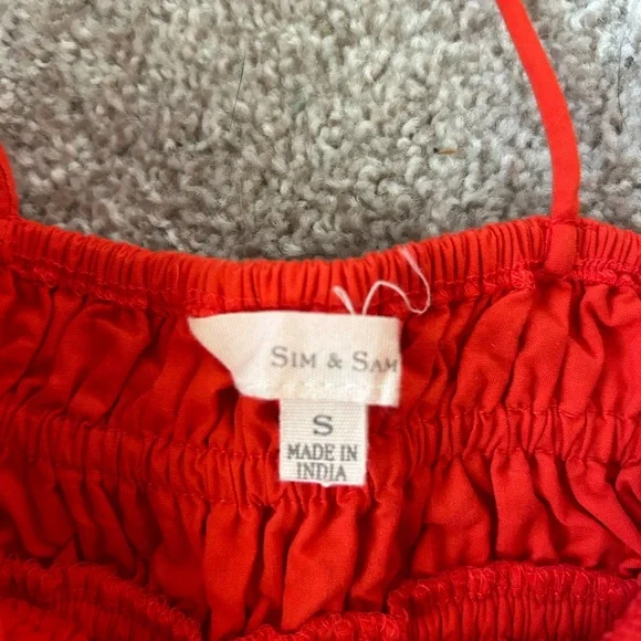 Red Open Back Cropped Tank Top - Picture 2 of 4